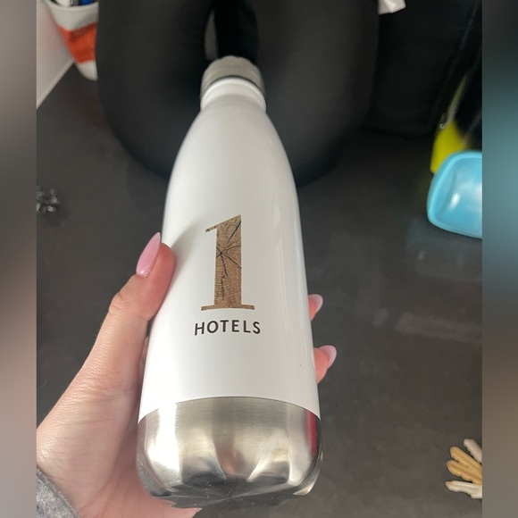 1 Hotels x Swell 17oz branded water bottle in white - Picture 5 of 7